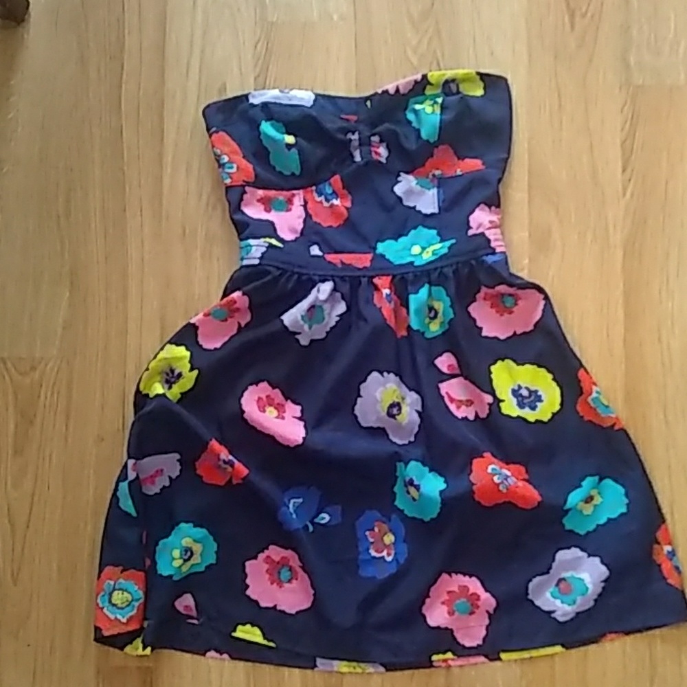 Short strapless dress